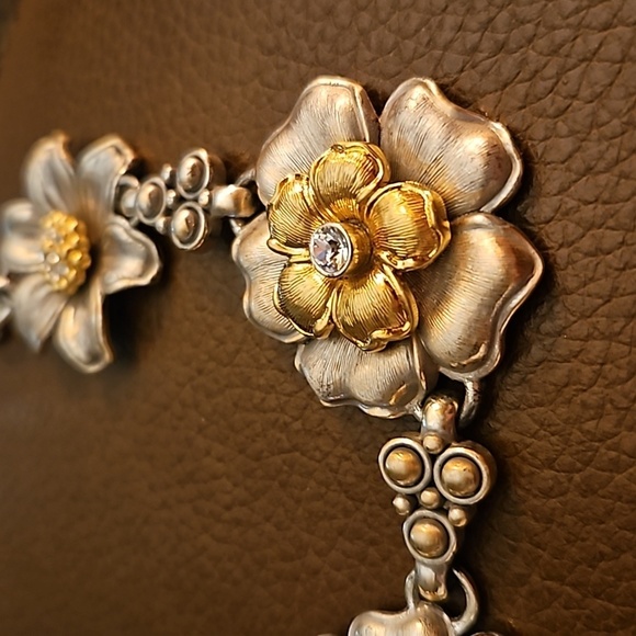 BRIGHTON Retro 1960s Garden Flower Colonial Style Two-tone Necklace - Picture 6 of 9
